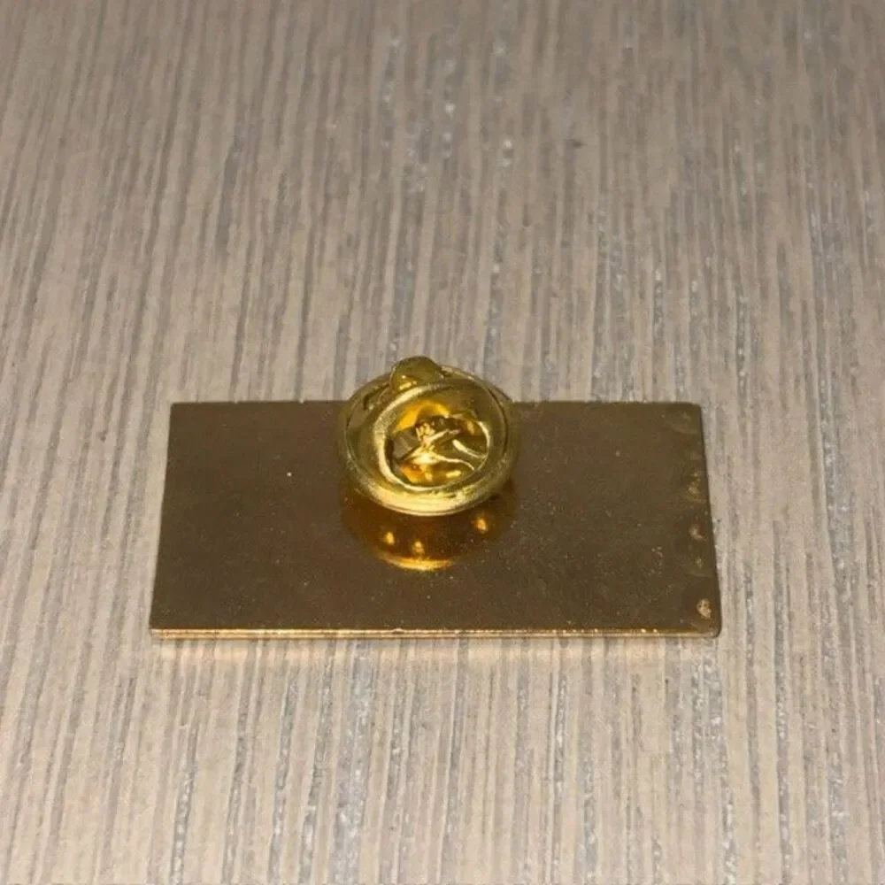 Vtg Connecticut CT Speical Olympics World Games Bob's Stores Sponsor Lapel Pin